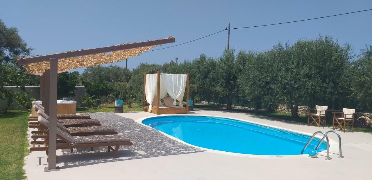 Stavlos Tsoukaládhes エクステリア 写真